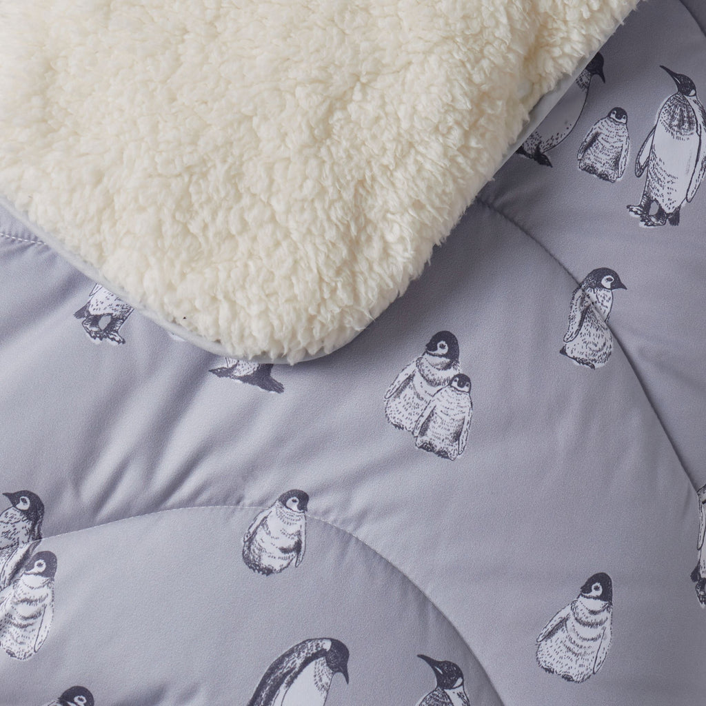 Night Lark®  Cosy Sherpa Throw Winter Penguins detail
